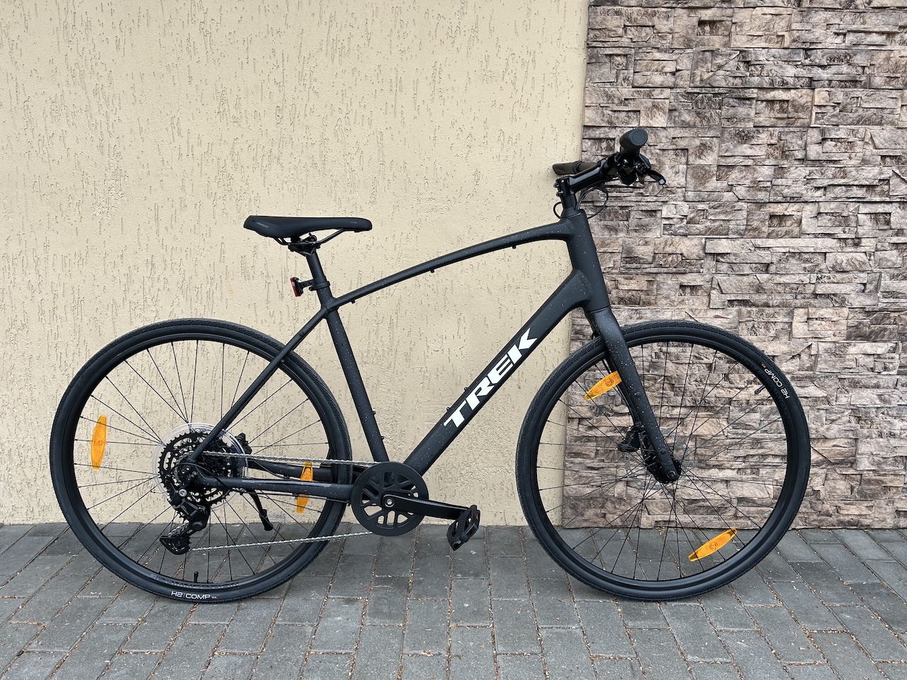 Trek FX 2 Gen 4 28″ — jauns, L, Carbon Dark Grey