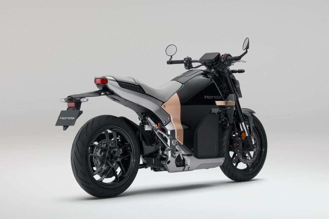 Honda WN7 18 kW, 2026 — elektriskais motocikls