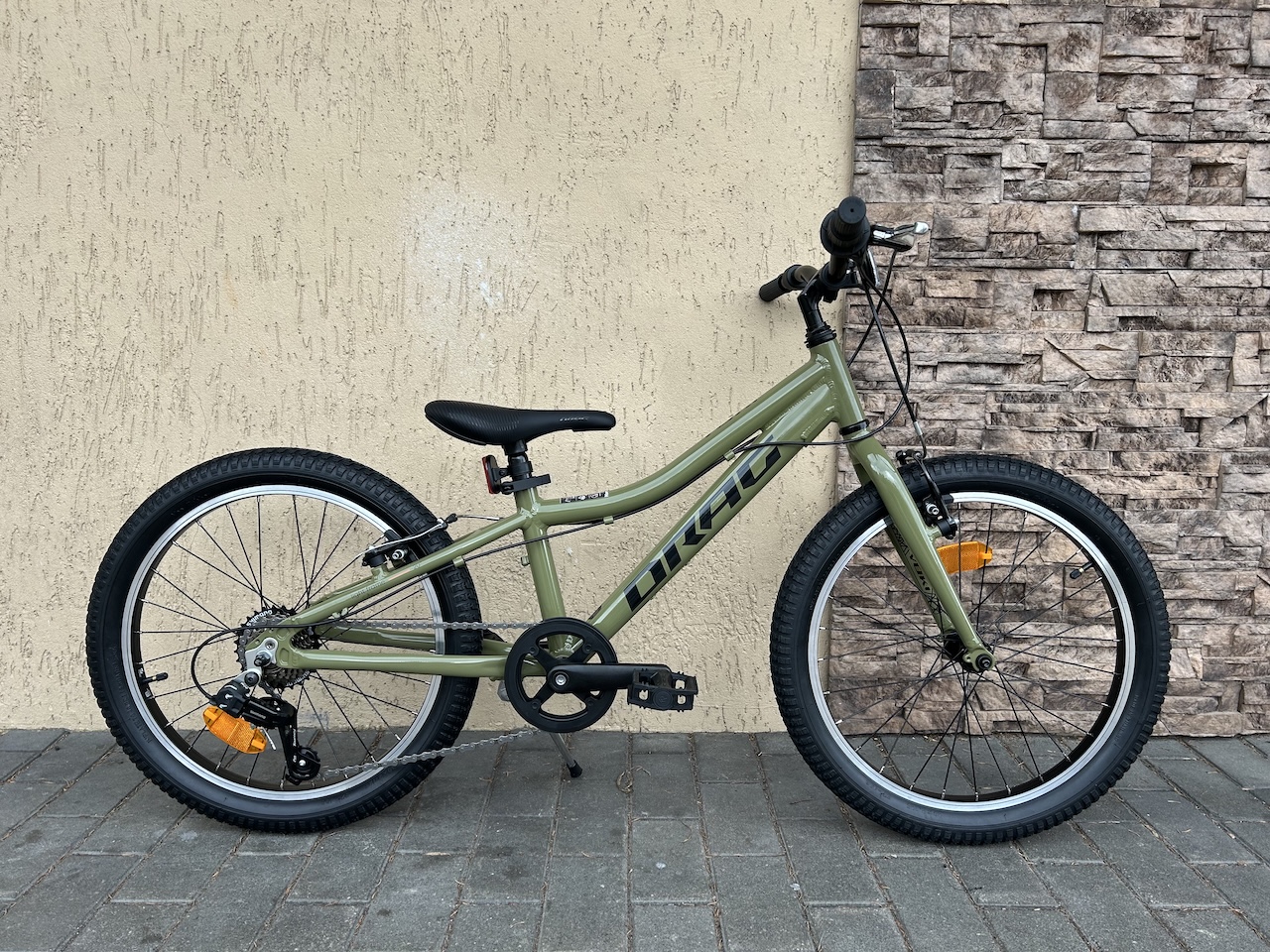 Drag Yuki 20″ — 2026, haki zaļš, 7 ātrumi