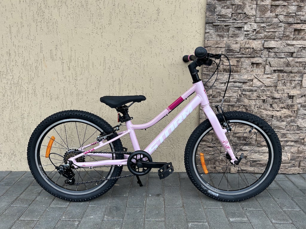 Storm Bella 7s 20″ — jauns, 8,7 kg