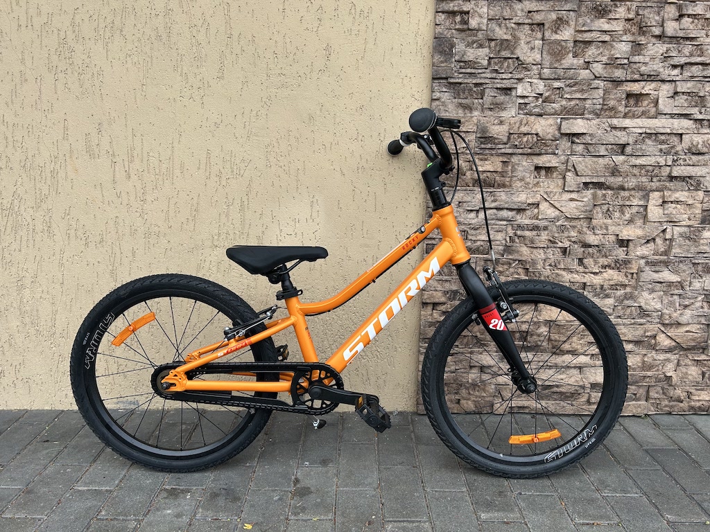 Storm Rocky Lite 1s 20″ — new, 7.4 kg