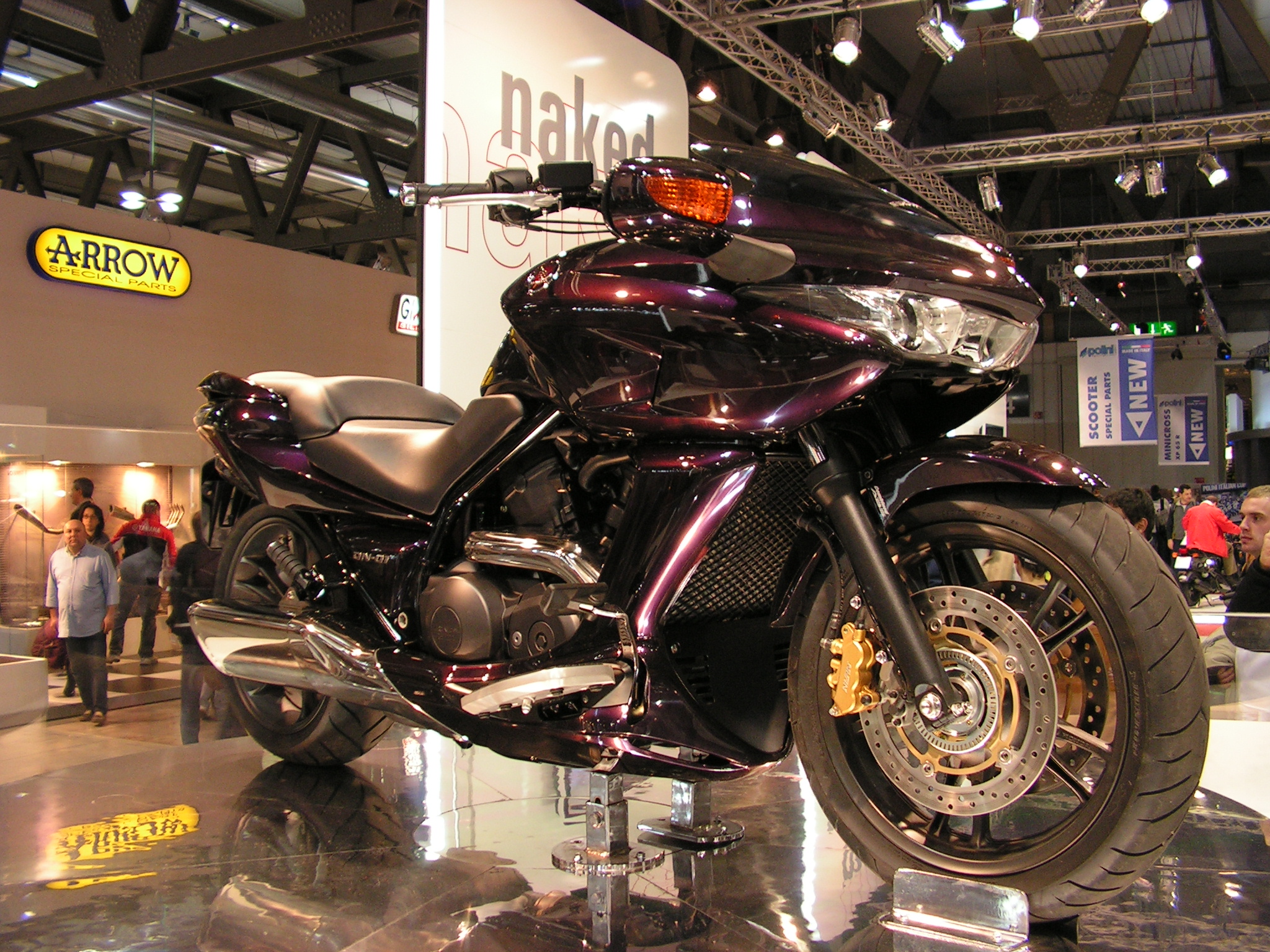 Honda DN-01 izstādē EICMA Milānā 2007. gadā